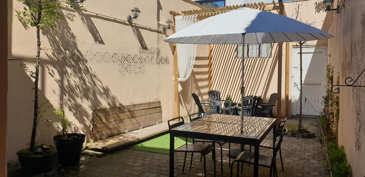 Le Patio Belle Maison En Plein Centre Ville, Avec Grande Terrasse Au Calme บาสตาญ ภายนอก รูปภาพ